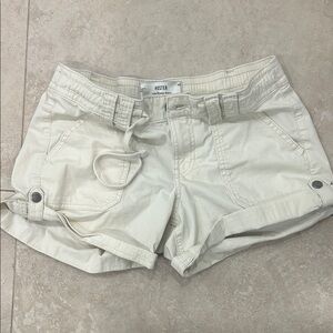 Hollister Women's Cream Cargo Shorts